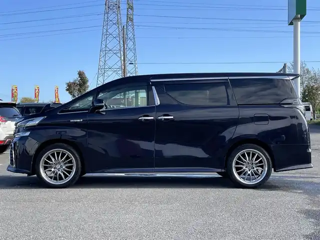 トヨタ ヴェルファイア ハイブリット ZR Gエディション 道央・札幌 2017(平29)年 9.2万km スパークリングブラックパールクリスタルシャイン ４WD/ワンオーナー/寒冷地仕様/純正ディーラーOPナビ/CD/DVD/BT/フルセグ/純正フリップダウンモニター/横滑り防止装置/クルーズコントロール/クリアランスソナー/バックカメラ/ビルトインETC/ドライブレコーダー/ワイパーデアイサー/EVMODE/ECOMODE/ツインサンルーフ/両側パワースライドドア/パワーバックドア/前席/２列目パワーシート/D席メモリーシート/前席シートヒーター/N席/２列目オットマン/レザーシート/革巻きステアリング/ステアリングリモコン/ハンドルヒーター/AC100V/電動パーキング/ブレーキホールド/MTモード付AT/自動防眩ミラー/プッシュスタート/純正リモートスタート/スマートキー/LEDヘッドライト/オートライト/オートハイビーム/フォグランプ/電動格納ミラー/ウィンカーミラー/純正フロアマット/ドアバイザー/スペアキー