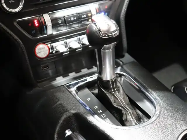 フォード マスタング 50イヤーズED 静岡県 2015(平27)年 5万km ガンＭ 左ハンドル350台限定/黒革シート/前席ベンチレーション/前席シートヒーター/ACC/バックカメラ/パーキングアシスト/前後ドラレコ(ZDR-016)/パドルシフト/アンビエントライト/スペアキー
