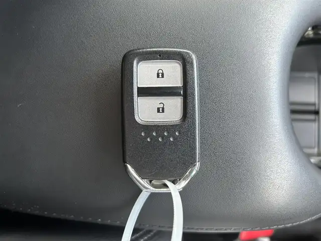ホンダ ヴェゼル ハイブリッド Z ホンダセンシング 静岡県 2019(令1)年 3.8万km クリスタルブラックパール 純正ナビ/　（Bluetooth/DVD/CD）/フルセグTV/バックカメラ/衝突被害軽減システム/追従クルーズコントロール/レーンキープアシスト/横滑り防止装置/ハーフレザーシート/前席シートヒーター/純正ビルトインETC/前後ドライブレコーダー/プッシュスタート/スマートキー/純正フロアマット/純正17インチアルミホイール/保証書/取扱説明書