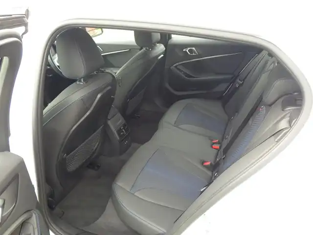 ＢＭＷ ＢＭＷ １１８ｄ Mスポーツ 千葉県 2021(令3)年 6.5万km 白 インテリジェントセーフティ/アクティブPDC緊急ブレーキ/パワーバックドア/純正HDDナビ/【Bluetooth接続】/バックカメラ/ドライブレコーダー（前後撮影）/運転席パワーシート/ハーフレザーシート/革巻きステアリング/ステアリングスイッチ/ミラー内蔵ETC/LEDヘッドライト/ウインカーミラー/純正18インチアルミホイル/サイド/カーテンエアバッグ/コンフォートアクセス