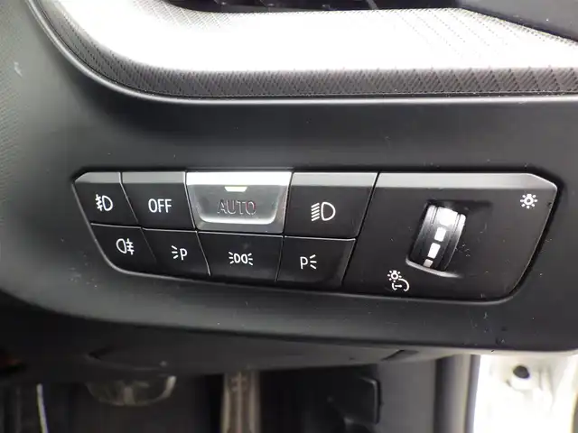 ＢＭＷ ＢＭＷ １１８ｄ Mスポーツ 千葉県 2021(令3)年 6.5万km 白 インテリジェントセーフティ/アクティブPDC緊急ブレーキ/パワーバックドア/純正HDDナビ/【Bluetooth接続】/バックカメラ/ドライブレコーダー（前後撮影）/運転席パワーシート/ハーフレザーシート/革巻きステアリング/ステアリングスイッチ/ミラー内蔵ETC/LEDヘッドライト/ウインカーミラー/純正18インチアルミホイル/サイド/カーテンエアバッグ/コンフォートアクセス