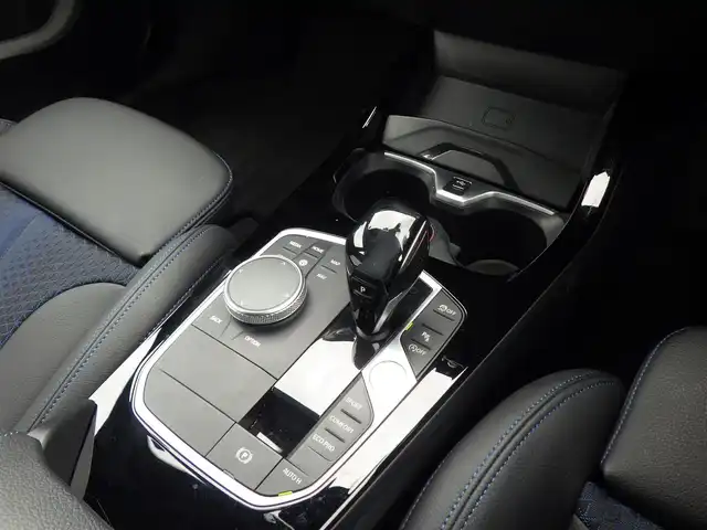 ＢＭＷ ＢＭＷ １１８ｄ Mスポーツ 千葉県 2021(令3)年 6.5万km 白 インテリジェントセーフティ/アクティブPDC緊急ブレーキ/パワーバックドア/純正HDDナビ/【Bluetooth接続】/バックカメラ/ドライブレコーダー（前後撮影）/運転席パワーシート/ハーフレザーシート/革巻きステアリング/ステアリングスイッチ/ミラー内蔵ETC/LEDヘッドライト/ウインカーミラー/純正18インチアルミホイル/サイド/カーテンエアバッグ/コンフォートアクセス