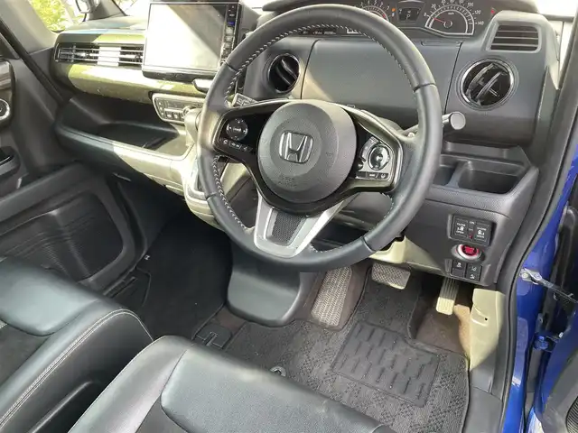 ホンダ Ｎ ＢＯＸ カスタム G EX ターボ ホンダセンシング 滋賀県 2018(平30)年 5.4万km ブリリアントスポーティブルーメタリック2トーン 純正8インチナビ(VXU-185NBi)/(AM/FM/CD/DVD/BT/フルセグTV)/バックカメラ/ビルトインETC/両側パワースライドドア/ホンダセンシング/・衝突軽減ブレーキ/・レーントレーシングアシスト/・レーダークルーズコントロール/横滑り防止装置/革巻きステアリング/ステアリングスイッチ/パドルシフト/オートライト/純正フロアマット/電格ウインカーミラー