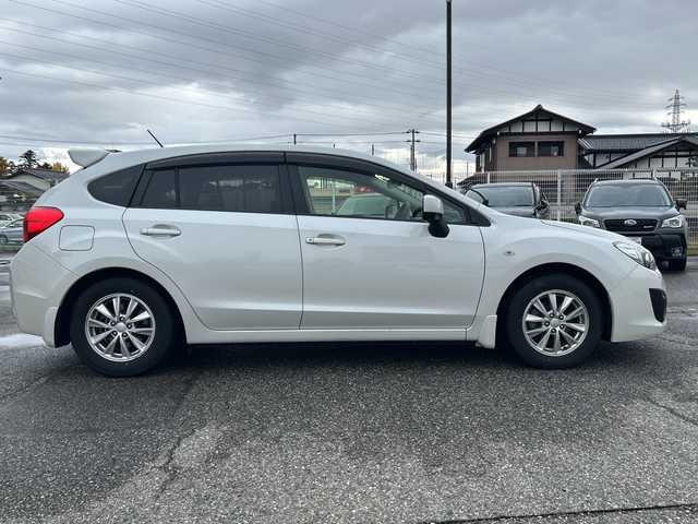 スバル インプレッサ スポーツ 1．6i－L 富山県 2012(平24)年 3.8万km サテンホワイトパール ワンオーナー/社外メモリナビ（AVIC-MRZ09）/フルセグテレビ/バックカメラ/アイドリングストップ/ETC/ドアバイザー/純正フロアマット/ドアバイザー/HIDヘッドライト/フォグランプ/横滑り防止装置/純正15インチAW/保証書/取説/点検記録整備簿