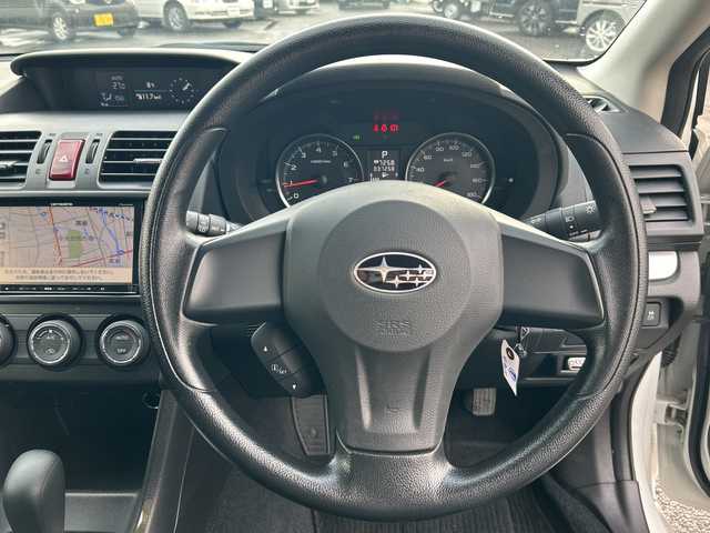 スバル インプレッサ スポーツ 1．6i－L 富山県 2012(平24)年 3.8万km サテンホワイトパール ワンオーナー/社外メモリナビ（AVIC-MRZ09）/フルセグテレビ/バックカメラ/アイドリングストップ/ETC/ドアバイザー/純正フロアマット/ドアバイザー/HIDヘッドライト/フォグランプ/横滑り防止装置/純正15インチAW/保証書/取説/点検記録整備簿