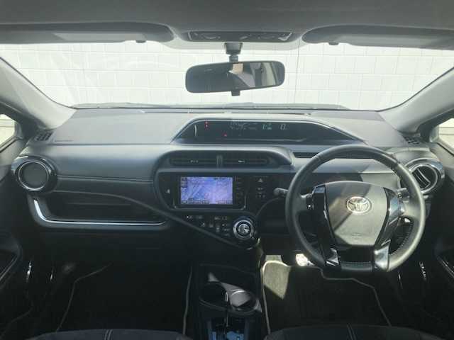 トヨタ アクア G G’s 三重県 2014(平26)年 7.3万km グレーメタリック (株)IDOMが運営する【じしゃロン四日市店】の自社ローン専用車両になります。こちらは現金またはオートローンご利用時の価格です。自社ローンご希望の方は別途その旨お申付け下さい/純正SDナビ（CD/BT/AM/FM）/ワンセグTV/ETC/Gs仕様ハーフレザーシート/Gs仕様純正17インチAW/LEDBEAM/プッシュスタート/スマートキー/横滑り防止