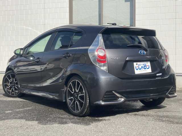 トヨタ アクア G G’s 三重県 2014(平26)年 7.3万km グレーメタリック (株)IDOMが運営する【じしゃロン四日市店】の自社ローン専用車両になります。こちらは現金またはオートローンご利用時の価格です。自社ローンご希望の方は別途その旨お申付け下さい/純正SDナビ（CD/BT/AM/FM）/ワンセグTV/ETC/Gs仕様ハーフレザーシート/Gs仕様純正17インチAW/LEDBEAM/プッシュスタート/スマートキー/横滑り防止