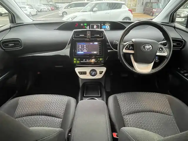 トヨタ プリウス S 島根県 2016(平28)年 6.6万km ホワイトパールクリスタルシャイン ワンオーナー　/純正ＳＤナビ　/フルセグ　/Ｂｌｕｅｔｏｏｔｈ　/バックカメラ　/ビルトインＥＴＣ　/オートハイビーム／ライト　/衝突軽減システム　/純正ＬＥＤライト　/純正フロアマット　/保証書　/取扱説明書　/スペアキー１本