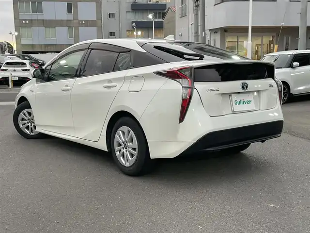 トヨタ プリウス S 島根県 2016(平28)年 6.6万km ホワイトパールクリスタルシャイン ワンオーナー　/純正ＳＤナビ　/フルセグ　/Ｂｌｕｅｔｏｏｔｈ　/バックカメラ　/ビルトインＥＴＣ　/オートハイビーム／ライト　/衝突軽減システム　/純正ＬＥＤライト　/純正フロアマット　/保証書　/取扱説明書　/スペアキー１本