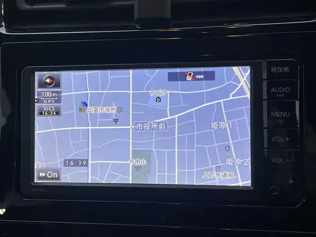 トヨタ プリウス S 島根県 2016(平28)年 6.6万km ホワイトパールクリスタルシャイン ワンオーナー　/純正ＳＤナビ　/フルセグ　/Ｂｌｕｅｔｏｏｔｈ　/バックカメラ　/ビルトインＥＴＣ　/オートハイビーム／ライト　/衝突軽減システム　/純正ＬＥＤライト　/純正フロアマット　/保証書　/取扱説明書　/スペアキー１本