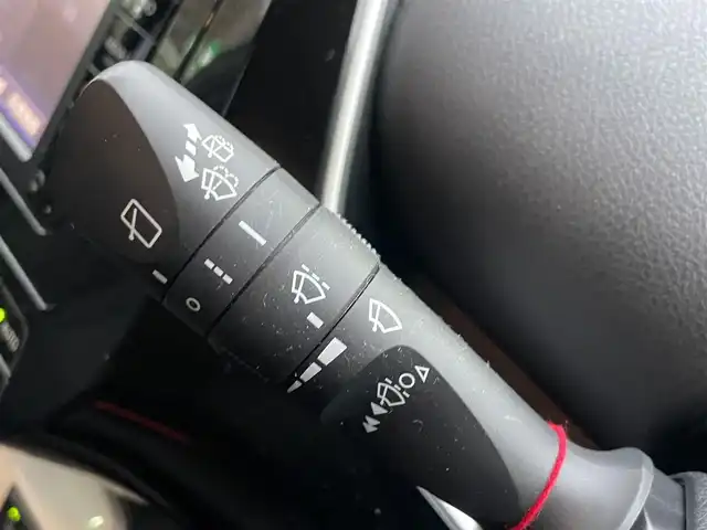 トヨタ プリウス S 島根県 2016(平28)年 6.6万km ホワイトパールクリスタルシャイン ワンオーナー　/純正ＳＤナビ　/フルセグ　/Ｂｌｕｅｔｏｏｔｈ　/バックカメラ　/ビルトインＥＴＣ　/オートハイビーム／ライト　/衝突軽減システム　/純正ＬＥＤライト　/純正フロアマット　/保証書　/取扱説明書　/スペアキー１本