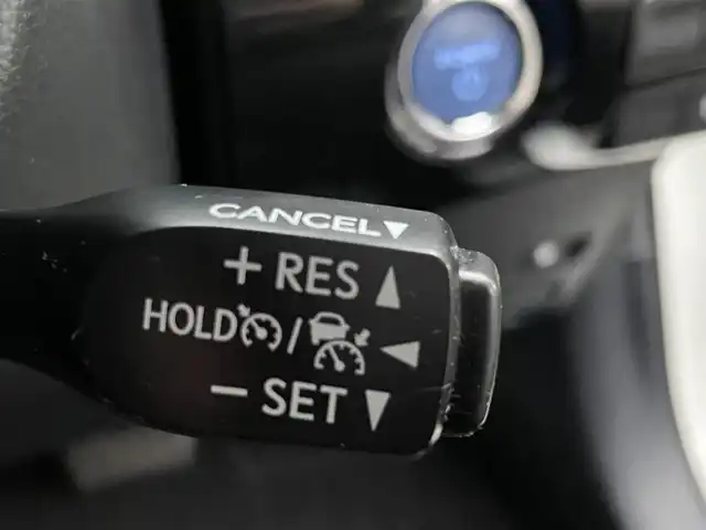 トヨタ プリウス S 島根県 2016(平28)年 6.6万km ホワイトパールクリスタルシャイン ワンオーナー　/純正ＳＤナビ　/フルセグ　/Ｂｌｕｅｔｏｏｔｈ　/バックカメラ　/ビルトインＥＴＣ　/オートハイビーム／ライト　/衝突軽減システム　/純正ＬＥＤライト　/純正フロアマット　/保証書　/取扱説明書　/スペアキー１本