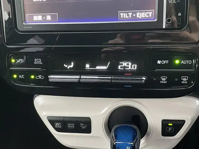 トヨタ プリウス S 島根県 2016(平28)年 6.6万km ホワイトパールクリスタルシャイン ワンオーナー　/純正ＳＤナビ　/フルセグ　/Ｂｌｕｅｔｏｏｔｈ　/バックカメラ　/ビルトインＥＴＣ　/オートハイビーム／ライト　/衝突軽減システム　/純正ＬＥＤライト　/純正フロアマット　/保証書　/取扱説明書　/スペアキー１本