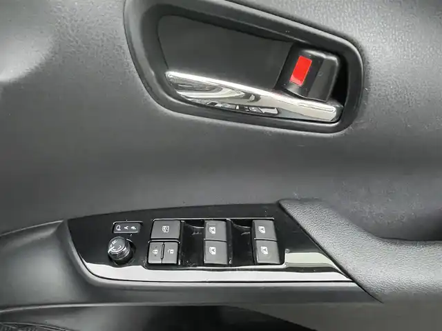 トヨタ プリウス S 島根県 2016(平28)年 6.6万km ホワイトパールクリスタルシャイン ワンオーナー　/純正ＳＤナビ　/フルセグ　/Ｂｌｕｅｔｏｏｔｈ　/バックカメラ　/ビルトインＥＴＣ　/オートハイビーム／ライト　/衝突軽減システム　/純正ＬＥＤライト　/純正フロアマット　/保証書　/取扱説明書　/スペアキー１本