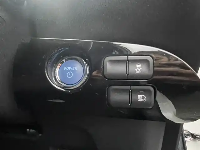 トヨタ プリウス S 島根県 2016(平28)年 6.6万km ホワイトパールクリスタルシャイン ワンオーナー　/純正ＳＤナビ　/フルセグ　/Ｂｌｕｅｔｏｏｔｈ　/バックカメラ　/ビルトインＥＴＣ　/オートハイビーム／ライト　/衝突軽減システム　/純正ＬＥＤライト　/純正フロアマット　/保証書　/取扱説明書　/スペアキー１本