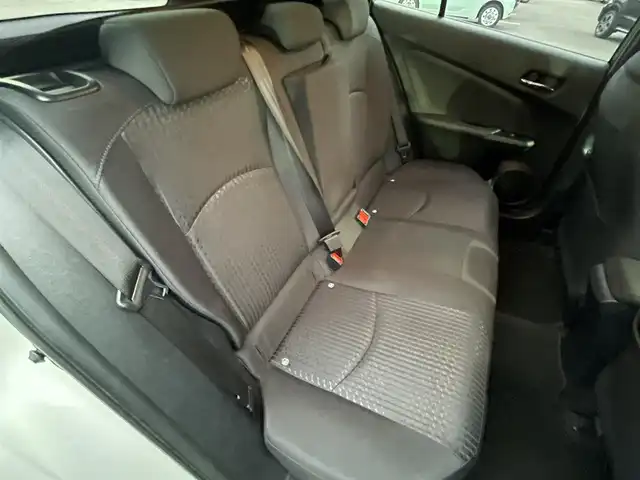 トヨタ プリウス S 島根県 2016(平28)年 6.6万km ホワイトパールクリスタルシャイン ワンオーナー　/純正ＳＤナビ　/フルセグ　/Ｂｌｕｅｔｏｏｔｈ　/バックカメラ　/ビルトインＥＴＣ　/オートハイビーム／ライト　/衝突軽減システム　/純正ＬＥＤライト　/純正フロアマット　/保証書　/取扱説明書　/スペアキー１本