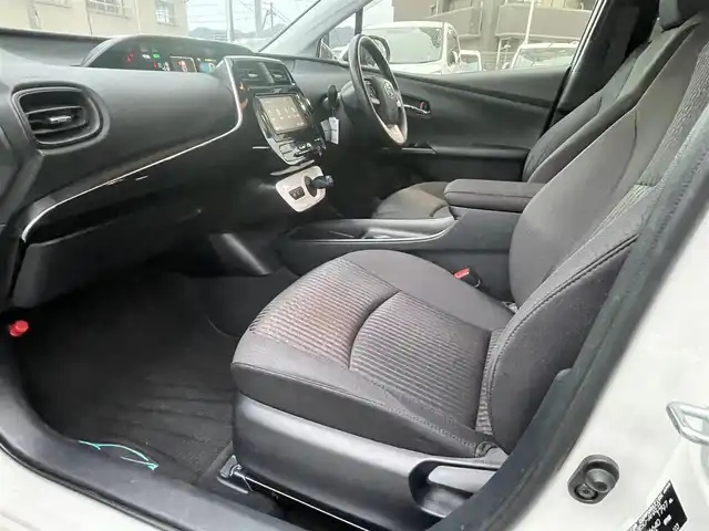 トヨタ プリウス S 島根県 2016(平28)年 6.6万km ホワイトパールクリスタルシャイン ワンオーナー　/純正ＳＤナビ　/フルセグ　/Ｂｌｕｅｔｏｏｔｈ　/バックカメラ　/ビルトインＥＴＣ　/オートハイビーム／ライト　/衝突軽減システム　/純正ＬＥＤライト　/純正フロアマット　/保証書　/取扱説明書　/スペアキー１本