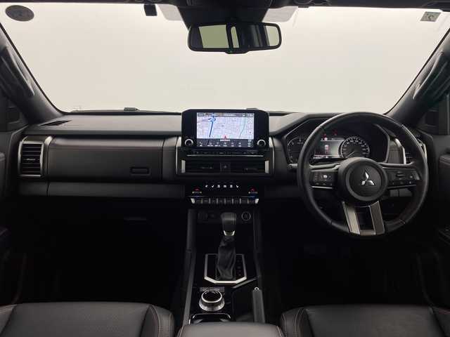 三菱 トライトン GSR 群馬県 2024(令6)年 1.9万km グラファイトグレーメタリック/ブラックマイカ 純正９型ナビ　全周囲カメラ　トノカバー　ＥＴＣ　衝突被害軽減ブレーキ　レーンアシスト　クリアランスソナー　オートマチックハイビーム　ＬＥＤ　レザーシート　シートヒーター　ステアリングヒーター　禁煙