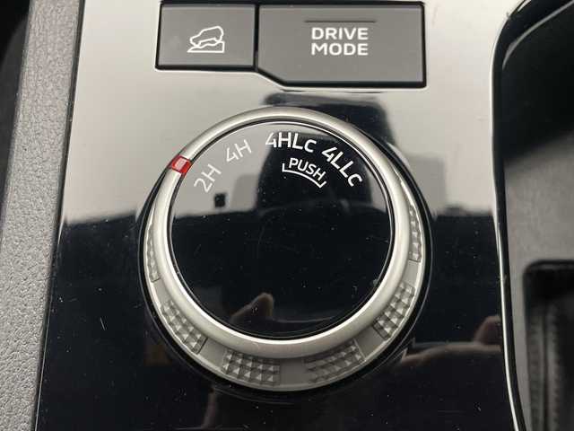 三菱 トライトン GSR 群馬県 2024(令6)年 1.9万km グラファイトグレーメタリック/ブラックマイカ 純正９型ナビ　全周囲カメラ　トノカバー　ＥＴＣ　衝突被害軽減ブレーキ　レーンアシスト　クリアランスソナー　オートマチックハイビーム　ＬＥＤ　レザーシート　シートヒーター　ステアリングヒーター　禁煙