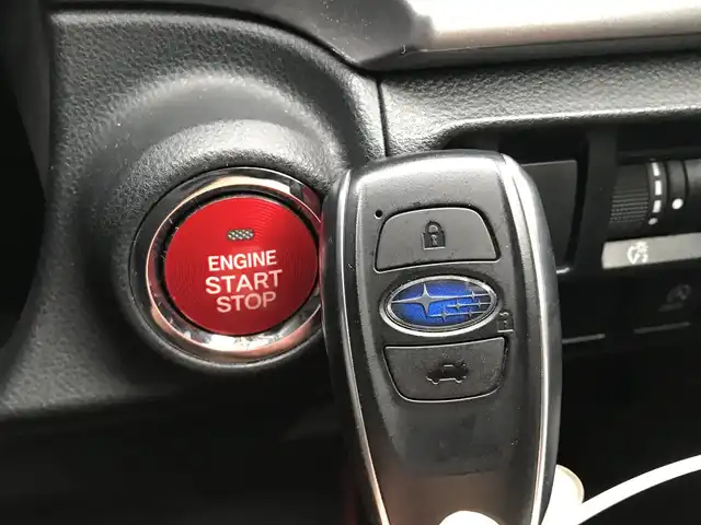 スバル インプレッサ ＸＶ 2．0i－L アイサイト 富山県 2018(平30)年 7.9万km クリスタルホワイトP 社外SDナビ/フルセグＴＶ／Ｂｌｕｅｔｏｏｔｈ/レーダークルーズコントロール/ＬＥＤヘッドライト/レーンキープアシスト/ステアリングスイッチ/電動パーキングブレーキ/Ｘ－ＭＯＤＥ/純正ＡＷ１７インチ/スマートキー／プッシュスタート/ルーフレール/ETC/衝突軽減ブレーキ/保証書／取説有り