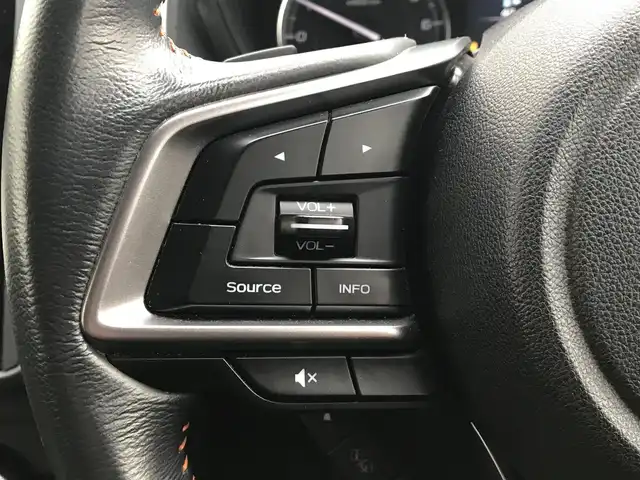 スバル インプレッサ ＸＶ 2．0i－L アイサイト 富山県 2018(平30)年 7.9万km クリスタルホワイトP 社外SDナビ/フルセグＴＶ／Ｂｌｕｅｔｏｏｔｈ/レーダークルーズコントロール/ＬＥＤヘッドライト/レーンキープアシスト/ステアリングスイッチ/電動パーキングブレーキ/Ｘ－ＭＯＤＥ/純正ＡＷ１７インチ/スマートキー／プッシュスタート/ルーフレール/ETC/衝突軽減ブレーキ/保証書／取説有り