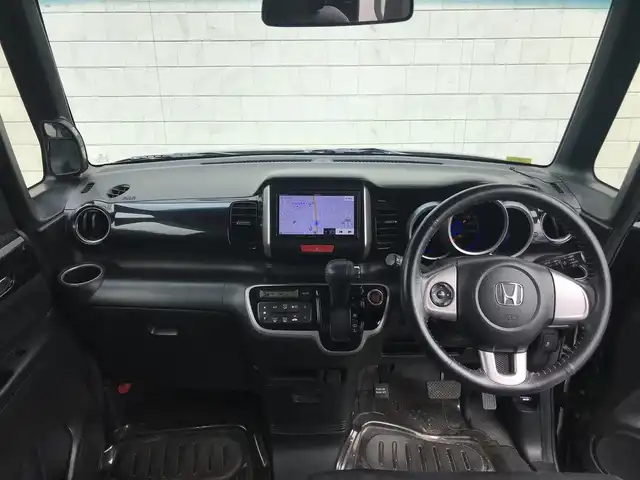 ホンダ Ｎ ＢＯＸ カスタム G Lパッケージ 福岡県 2013(平25)年 9.2万km クリスタルブラックパール 社外ナビ/(フルセグ/ＣＤ／ＤＶＤ再生/ＳＤ再生Ｂｌｕｅｔｏｏｔｈ)　/両側パワースライドドア　/ＥＴＣ　/オートライト　/スマートキー　/プッシュスタート　/ＬＥＤヘッドライト　/純正アルミホイール　/フロアマット/スペアキー