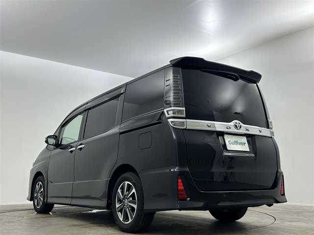 トヨタ ヴォクシー ZS 煌Ⅱ 岡山県 2020(令2)年 7.5万km ブラック 純正１０インチナビ/（Bluetooth/フルセグTV/USB/HDMI）/クルーズコントロール/衝突軽減ブレーキシステム/両側パワースライドドア/ビルトインＥＴＣ/LEDヘッドライト＆フォグ/オートハイビーム/オートライト/純正ドライブレコーダー（前後）/踏み間違い防止/横滑り防止装置/レーンアシスト/コーナーセンサー（前後）/アイドリングストップ/純正フロアマット/後席サンシェイド/シートバックテーブル/プッシュスタート/スマートキー×2