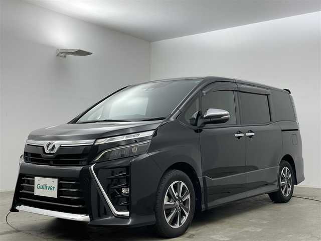 トヨタ ヴォクシー ZS 煌Ⅱ 岡山県 2020(令2)年 7.5万km ブラック 純正１０インチナビ/（Bluetooth/フルセグTV/USB/HDMI）/クルーズコントロール/衝突軽減ブレーキシステム/両側パワースライドドア/ビルトインＥＴＣ/LEDヘッドライト＆フォグ/オートハイビーム/オートライト/純正ドライブレコーダー（前後）/踏み間違い防止/横滑り防止装置/レーンアシスト/コーナーセンサー（前後）/アイドリングストップ/純正フロアマット/後席サンシェイド/シートバックテーブル/プッシュスタート/スマートキー×2