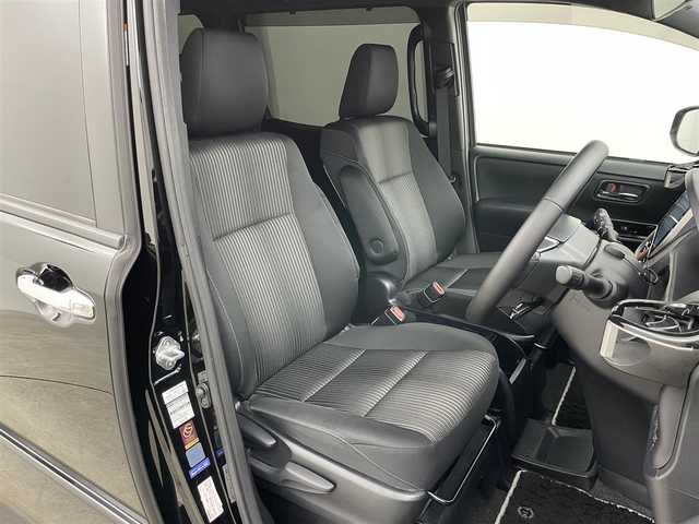 トヨタ ヴォクシー ZS 煌Ⅱ 岡山県 2020(令2)年 7.5万km ブラック 純正１０インチナビ/（Bluetooth/フルセグTV/USB/HDMI）/クルーズコントロール/衝突軽減ブレーキシステム/両側パワースライドドア/ビルトインＥＴＣ/LEDヘッドライト＆フォグ/オートハイビーム/オートライト/純正ドライブレコーダー（前後）/踏み間違い防止/横滑り防止装置/レーンアシスト/コーナーセンサー（前後）/アイドリングストップ/純正フロアマット/後席サンシェイド/シートバックテーブル/プッシュスタート/スマートキー×2