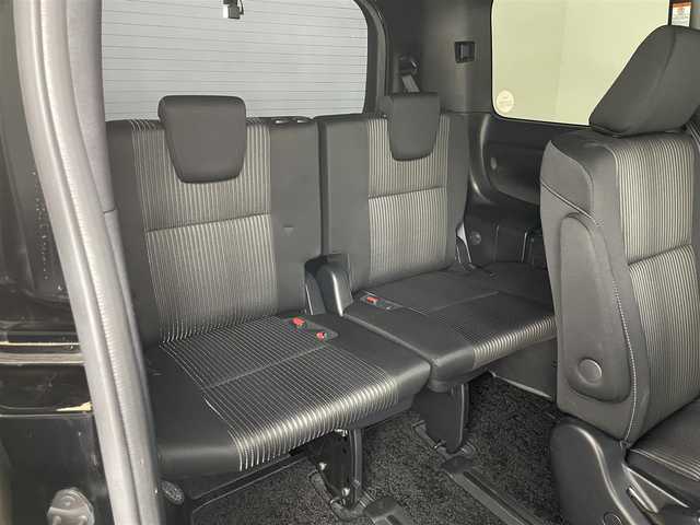トヨタ ヴォクシー ZS 煌Ⅱ 岡山県 2020(令2)年 7.5万km ブラック 純正１０インチナビ/（Bluetooth/フルセグTV/USB/HDMI）/クルーズコントロール/衝突軽減ブレーキシステム/両側パワースライドドア/ビルトインＥＴＣ/LEDヘッドライト＆フォグ/オートハイビーム/オートライト/純正ドライブレコーダー（前後）/踏み間違い防止/横滑り防止装置/レーンアシスト/コーナーセンサー（前後）/アイドリングストップ/純正フロアマット/後席サンシェイド/シートバックテーブル/プッシュスタート/スマートキー×2