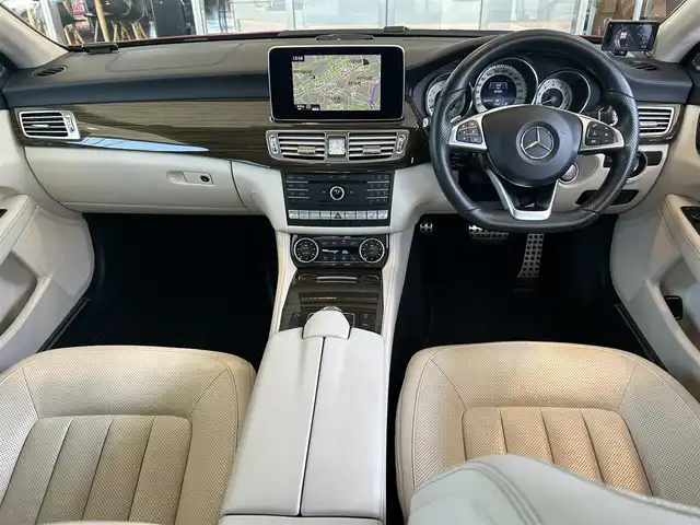 メルセデス・ベンツ ＣＬＳ５５０ 茨城県 2015(平27)年 4.7万km ヒヤシンスレッド ガラススライディングルーフ/レーダーセーフティパッケージ/-ブレーキアシストプラス/-PRE-SAFEブレーキ/-アクティブレーンキーピングアシスト/-アクティブブラインドスポットアシスト/-ディストロニック・プラス/AIRマティックサスペンション/AMGスタイリングパッケージ/-フロントスポイラー/リアスカート/19インチAMG5スポークアルミホイール/COMANDシステム/-7インチワイドディスプレイ/-HDDナビゲーション/-フルセグTV/Bluetooth/CD/DVD/パーキングアシストリアビューカメラ/クルーズコントロール＆可変スピードリミッター/パドルシフト/フロントシートヒーター/フロントパワーシート（メモリー付）/ETC