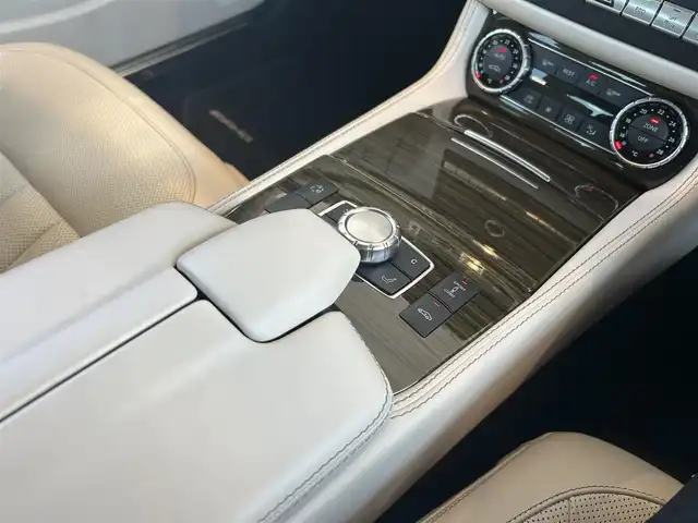 メルセデス・ベンツ ＣＬＳ５５０ 茨城県 2015(平27)年 4.7万km ヒヤシンスレッド ガラススライディングルーフ/レーダーセーフティパッケージ/-ブレーキアシストプラス/-PRE-SAFEブレーキ/-アクティブレーンキーピングアシスト/-アクティブブラインドスポットアシスト/-ディストロニック・プラス/AIRマティックサスペンション/AMGスタイリングパッケージ/-フロントスポイラー/リアスカート/19インチAMG5スポークアルミホイール/COMANDシステム/-7インチワイドディスプレイ/-HDDナビゲーション/-フルセグTV/Bluetooth/CD/DVD/パーキングアシストリアビューカメラ/クルーズコントロール＆可変スピードリミッター/パドルシフト/フロントシートヒーター/フロントパワーシート（メモリー付）/ETC