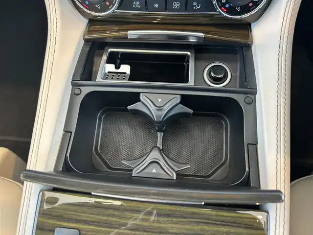 メルセデス・ベンツ ＣＬＳ５５０ 茨城県 2015(平27)年 4.7万km ヒヤシンスレッド ガラススライディングルーフ/レーダーセーフティパッケージ/-ブレーキアシストプラス/-PRE-SAFEブレーキ/-アクティブレーンキーピングアシスト/-アクティブブラインドスポットアシスト/-ディストロニック・プラス/AIRマティックサスペンション/AMGスタイリングパッケージ/-フロントスポイラー/リアスカート/19インチAMG5スポークアルミホイール/COMANDシステム/-7インチワイドディスプレイ/-HDDナビゲーション/-フルセグTV/Bluetooth/CD/DVD/パーキングアシストリアビューカメラ/クルーズコントロール＆可変スピードリミッター/パドルシフト/フロントシートヒーター/フロントパワーシート（メモリー付）/ETC