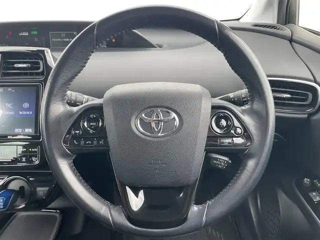 トヨタ プリウス A プレミアム 滋賀県 2021(令3)年 1.2万km プラチナホワイトパールマイカ 純正ナビ/(フルセグ/Bluetooth/CD/DVD)/トヨタセーフティーセンス/・プリクラッシュセーフティ/・レーダークルーズコントロール/・レーンキープアシスト/・標識認識/・先行車発進告知/・ブラインドスポットモニター/・オートハイビーム/LEDオートライト/フォグ/全方位カメラ/レザーシート/D席パワーシート/前席シートヒーター/前席ベンチレーション/ヘッドアップディスプレイ/自動駐車システム/電動格納ミラー/ビルトインETC/スペアタイヤ/スペアキー