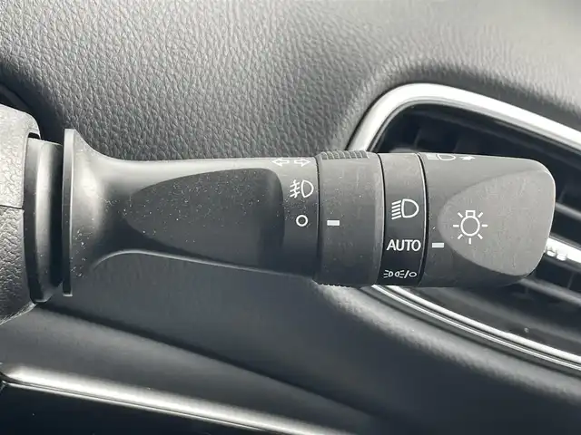 トヨタ プリウス A プレミアム 滋賀県 2021(令3)年 1.2万km プラチナホワイトパールマイカ 純正ナビ/(フルセグ/Bluetooth/CD/DVD)/トヨタセーフティーセンス/・プリクラッシュセーフティ/・レーダークルーズコントロール/・レーンキープアシスト/・標識認識/・先行車発進告知/・ブラインドスポットモニター/・オートハイビーム/LEDオートライト/フォグ/全方位カメラ/レザーシート/D席パワーシート/前席シートヒーター/前席ベンチレーション/ヘッドアップディスプレイ/自動駐車システム/電動格納ミラー/ビルトインETC/スペアタイヤ/スペアキー