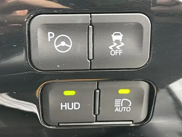 トヨタ プリウス A プレミアム 滋賀県 2021(令3)年 1.2万km プラチナホワイトパールマイカ 純正ナビ/(フルセグ/Bluetooth/CD/DVD)/トヨタセーフティーセンス/・プリクラッシュセーフティ/・レーダークルーズコントロール/・レーンキープアシスト/・標識認識/・先行車発進告知/・ブラインドスポットモニター/・オートハイビーム/LEDオートライト/フォグ/全方位カメラ/レザーシート/D席パワーシート/前席シートヒーター/前席ベンチレーション/ヘッドアップディスプレイ/自動駐車システム/電動格納ミラー/ビルトインETC/スペアタイヤ/スペアキー