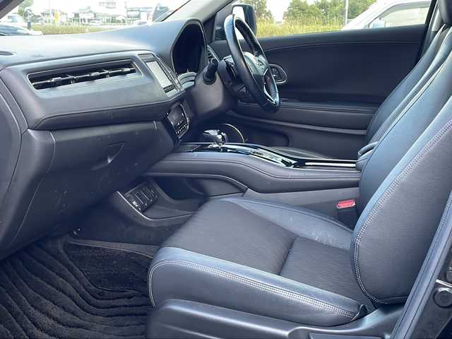 ホンダ ヴェゼル ハイブリッド Z ホンダセンシング 徳島県 2018(平30)年 7.7万km クリスタルブラックパール 社外SDナビ　VXM-185VFi/（DISC/ラジオ/フルセグ/BT/USB/iPod）/パドルシフト/オートブレーキホールド/ワイパーデザイアー/追従式クルーズコントロール/ETC/ハーフレザーシート/D・N席シートヒーター/LEDヘッドライト/純正17インチアルミホイール/純正フロアマット/ドライブレコーダー/ECON/ドアバイザー/フォグライト