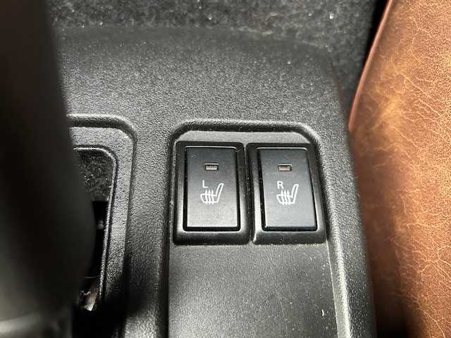 スズキ ジムニー XC 静岡県 2020(令2)年 4万km ブルーイッシュブラックパール3 ●社外SDナビ/(フルセグ/CD/DVD/Bluetooth)/(イクリプス/AVN-LS02W)/●前席シートヒーター/●バックカメラ/●クルーズコントロール/●衝突被害軽減システム/●レーンキープアシスト/●LEDヘッドライト＆フォグランプ/●オートライト/●革巻きステアリング/●ステアリングスイッチ/●ETC/●電動格納ウィンカーミラー/●ヘッドライトウォッシャー/●サイドミラーヒーター/●ダウンヒルアシストコントロール/●前席レザーシートカバー/●スマートキー/●プッシュスタート/●純正フロアマット/●純正16インチアルミホイール/●ダブル＋サイドSRS＋ABS/●保証書/●取扱説明書