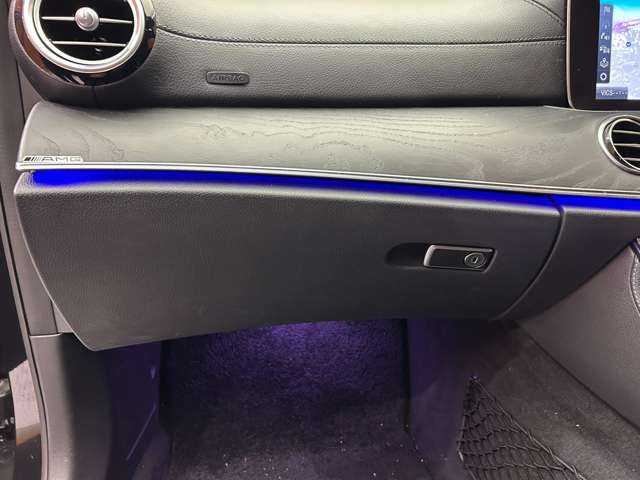 メルセデス・ベンツ Ｅ２００ アバンギャルド スポーツ 千葉県 2016(平28)年 9.1万km オブシディアンブラック レザーパッケージ　/純正ナビ　/３６０°カメラ　/ＡＣＣ　/Ｂｕｒｍｅｓｔｅｒサウンド　/全席シートヒーター　/パワーシート　/ＬＥＤヘッドライト　/オートライト　/エアバランスＰＫＧ　/電動リアゲート