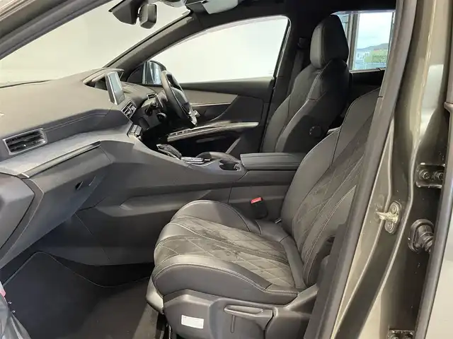 プジョー ５００８ GT ブルーHDi 愛知県 2018(平30)年 4.8万km アマゾナイトグレー Ｐａｎａｓｏｎｉｃナビ内臓　/フルセグＴＶ　/ハーフレザー　/パフュームディフューザー　/パーキングセンサー　/ＬＫＡ　/ＢＳＭ　　/クルーズコントロール　/バックカメラ　/サイドカメラ　/ミラーリンク　/AppleCarPlay/AndroidAuto/ＥＴＣ/インテリジェントオートライト/パワーバックドア/パドルシフト/ETC/プッシュスタート/アイドリングストップ/ウィンカーミラー