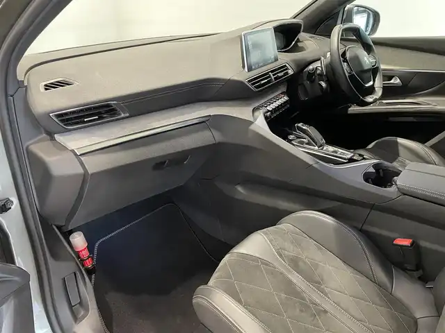 プジョー ５００８ GT ブルーHDi 愛知県 2018(平30)年 4.8万km アマゾナイトグレー Ｐａｎａｓｏｎｉｃナビ内臓　/フルセグＴＶ　/ハーフレザー　/パフュームディフューザー　/パーキングセンサー　/ＬＫＡ　/ＢＳＭ　　/クルーズコントロール　/バックカメラ　/サイドカメラ　/ミラーリンク　/AppleCarPlay/AndroidAuto/ＥＴＣ/インテリジェントオートライト/パワーバックドア/パドルシフト/ETC/プッシュスタート/アイドリングストップ/ウィンカーミラー