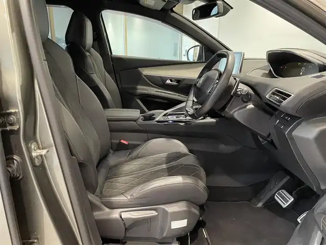 プジョー ５００８ GT ブルーHDi 愛知県 2018(平30)年 4.8万km アマゾナイトグレー Ｐａｎａｓｏｎｉｃナビ内臓　/フルセグＴＶ　/ハーフレザー　/パフュームディフューザー　/パーキングセンサー　/ＬＫＡ　/ＢＳＭ　　/クルーズコントロール　/バックカメラ　/サイドカメラ　/ミラーリンク　/AppleCarPlay/AndroidAuto/ＥＴＣ/インテリジェントオートライト/パワーバックドア/パドルシフト/ETC/プッシュスタート/アイドリングストップ/ウィンカーミラー