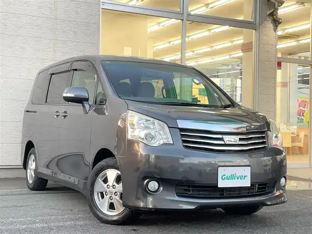 トヨタ ノア G 埼玉県 2012(平24)年 9.1万km グレーメタリック /純正HDDナビ//フルセグTV//バックカメラ//フリップダウンモニター//CD/DVD/Bluetooth//両側パワースライドドア//クルーズコントロール//運転席シートヒーター//ビルトインETC//スマートキーx2//キセノン//Wエアバッグ//ABS//コンビステアリング//ステアリングオーディオリモコン//オートライト//Fフォグランプ//プライバシーガラス//ドアバイザー//純正15インチAW