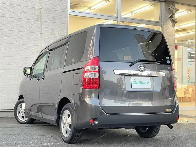 トヨタ ノア G 埼玉県 2012(平24)年 9.1万km グレーメタリック /純正HDDナビ//フルセグTV//バックカメラ//フリップダウンモニター//CD/DVD/Bluetooth//両側パワースライドドア//クルーズコントロール//運転席シートヒーター//ビルトインETC//スマートキーx2//キセノン//Wエアバッグ//ABS//コンビステアリング//ステアリングオーディオリモコン//オートライト//Fフォグランプ//プライバシーガラス//ドアバイザー//純正15インチAW