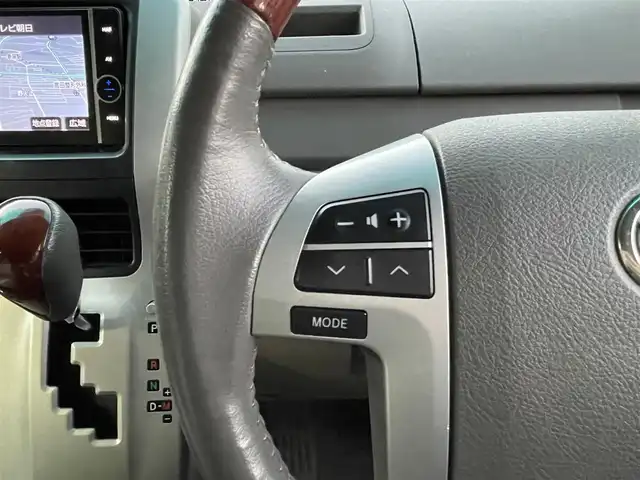 トヨタ ノア G 埼玉県 2012(平24)年 9.1万km グレーメタリック /純正HDDナビ//フルセグTV//バックカメラ//フリップダウンモニター//CD/DVD/Bluetooth//両側パワースライドドア//クルーズコントロール//運転席シートヒーター//ビルトインETC//スマートキーx2//キセノン//Wエアバッグ//ABS//コンビステアリング//ステアリングオーディオリモコン//オートライト//Fフォグランプ//プライバシーガラス//ドアバイザー//純正15インチAW