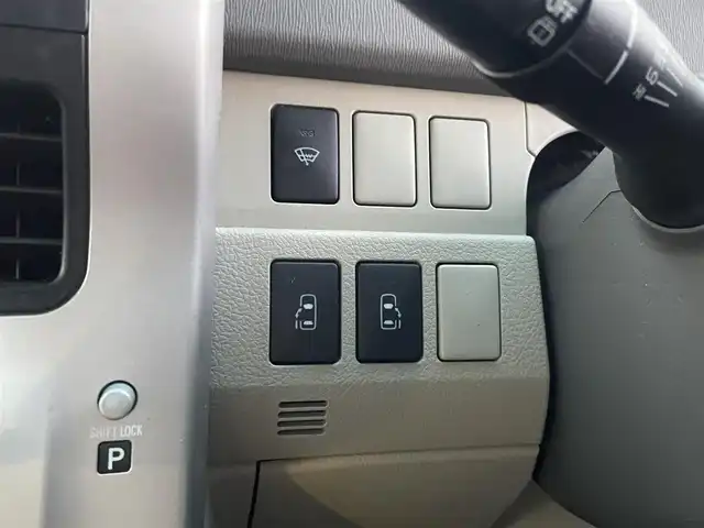 トヨタ ノア G 埼玉県 2012(平24)年 9.1万km グレーメタリック /純正HDDナビ//フルセグTV//バックカメラ//フリップダウンモニター//CD/DVD/Bluetooth//両側パワースライドドア//クルーズコントロール//運転席シートヒーター//ビルトインETC//スマートキーx2//キセノン//Wエアバッグ//ABS//コンビステアリング//ステアリングオーディオリモコン//オートライト//Fフォグランプ//プライバシーガラス//ドアバイザー//純正15インチAW