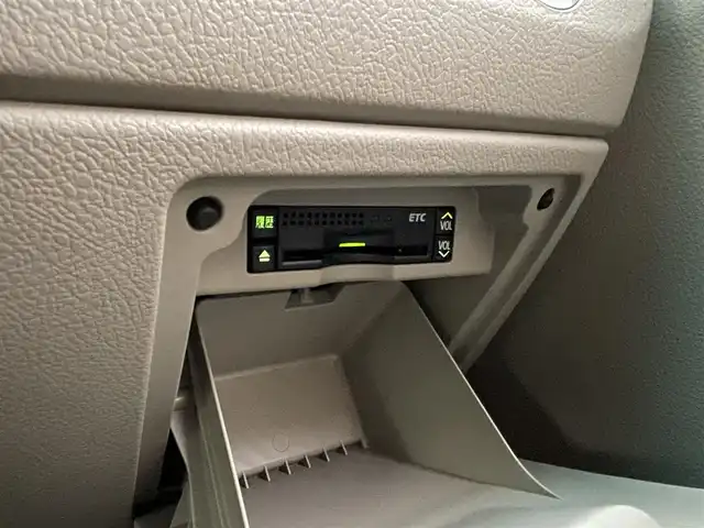 トヨタ ノア G 埼玉県 2012(平24)年 9.1万km グレーメタリック /純正HDDナビ//フルセグTV//バックカメラ//フリップダウンモニター//CD/DVD/Bluetooth//両側パワースライドドア//クルーズコントロール//運転席シートヒーター//ビルトインETC//スマートキーx2//キセノン//Wエアバッグ//ABS//コンビステアリング//ステアリングオーディオリモコン//オートライト//Fフォグランプ//プライバシーガラス//ドアバイザー//純正15インチAW