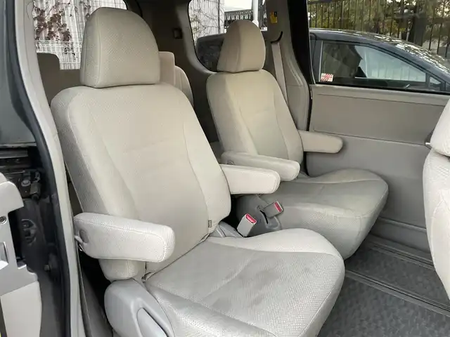 トヨタ ノア G 埼玉県 2012(平24)年 9.1万km グレーメタリック /純正HDDナビ//フルセグTV//バックカメラ//フリップダウンモニター//CD/DVD/Bluetooth//両側パワースライドドア//クルーズコントロール//運転席シートヒーター//ビルトインETC//スマートキーx2//キセノン//Wエアバッグ//ABS//コンビステアリング//ステアリングオーディオリモコン//オートライト//Fフォグランプ//プライバシーガラス//ドアバイザー//純正15インチAW