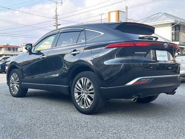 トヨタ ハリアー ハイブリッド Z レザーパッケージ 沖縄県 2020(令2)年 2.8万km プレシャスブラックパール 純正ナビ　/（ＡＭ／ＦＭ／ＢＴ）　/全方位モニター　/フルセグＴＶ　/コーナーセンサー　/電動リアゲート　/パワーシート　/シートヒーター　/衝突軽減　/クルーズコントロール　/ドラレコ　/ＥＴＣ　/純正19ＡＷ/オートマチックハイビーム/レーンキープアシスト/ステアリングヒーター/LEDヘッドライト/横滑り防止/純正フロアマット/USB入力端子