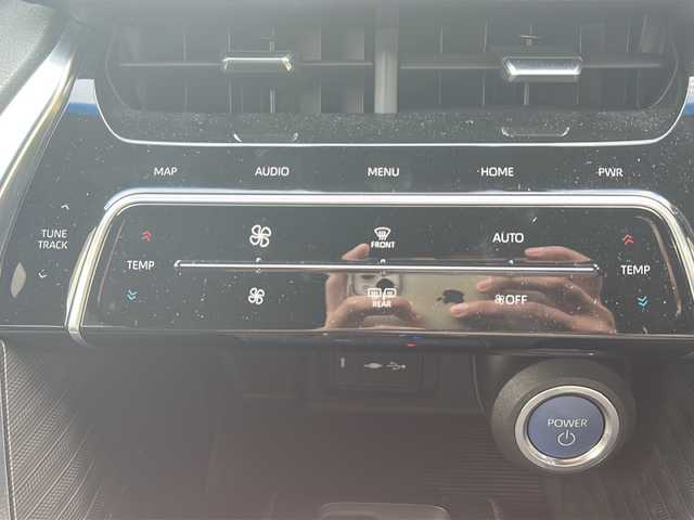 トヨタ ハリアー ハイブリッド Z レザーパッケージ 沖縄県 2020(令2)年 2.8万km プレシャスブラックパール 純正ナビ　/（ＡＭ／ＦＭ／ＢＴ）　/全方位モニター　/フルセグＴＶ　/コーナーセンサー　/電動リアゲート　/パワーシート　/シートヒーター　/衝突軽減　/クルーズコントロール　/ドラレコ　/ＥＴＣ　/純正19ＡＷ/オートマチックハイビーム/レーンキープアシスト/ステアリングヒーター/LEDヘッドライト/横滑り防止/純正フロアマット/USB入力端子